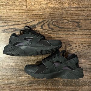 black huaraches